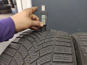 Гуми Зимни 235/45R18, снимка 4