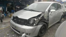 Toyota Corolla verso  2.2D4-D НА ЧАСТИ , снимка 3