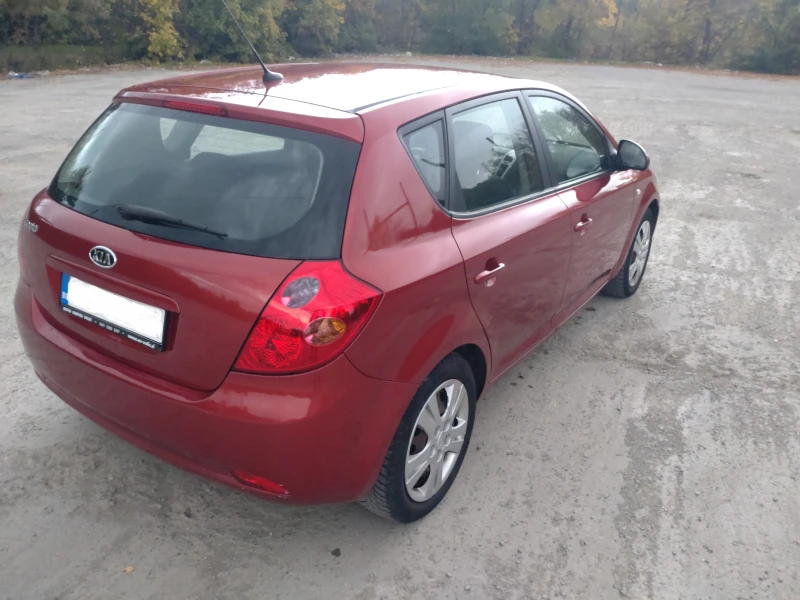 Kia Ceed 1.6, снимка 4 - Автомобили и джипове - 48084677