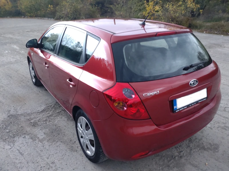 Kia Ceed 1.6, снимка 6 - Автомобили и джипове - 48084677