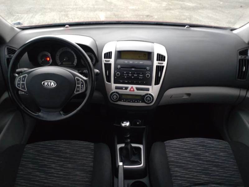 Kia Ceed 1.6, снимка 9 - Автомобили и джипове - 48084677