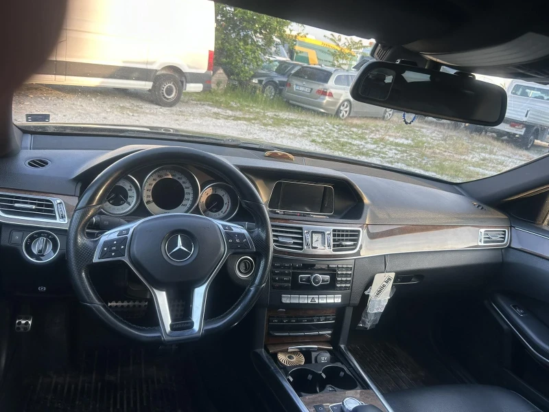 Mercedes-Benz E 220, снимка 5 - Автомобили и джипове - 49599721