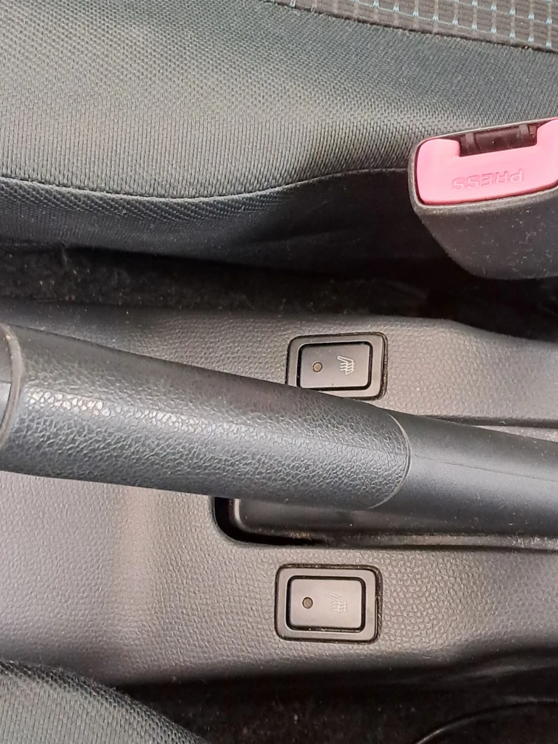 Suzuki Swift 1.3DDIS, снимка 9 - Автомобили и джипове - 52570058