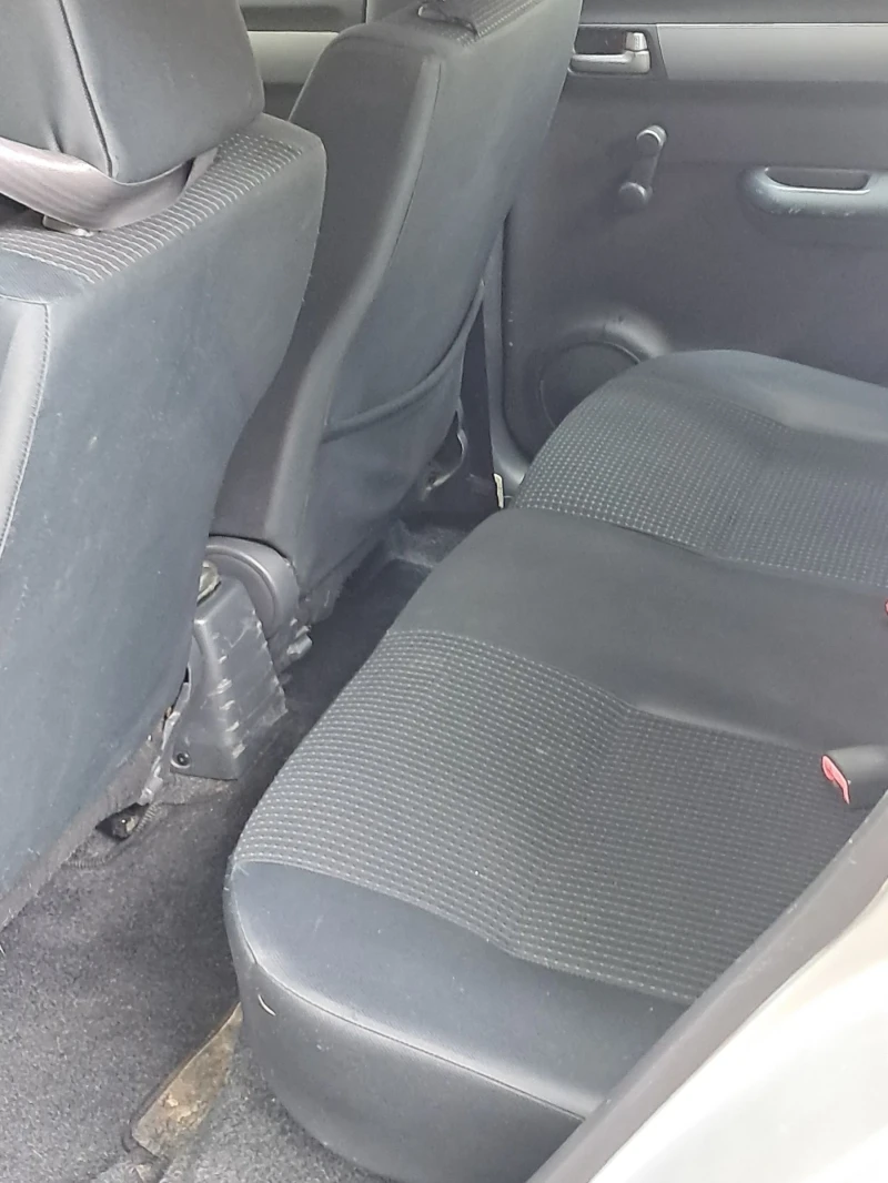 Suzuki Swift 1.3DDIS, снимка 10 - Автомобили и джипове - 52570058