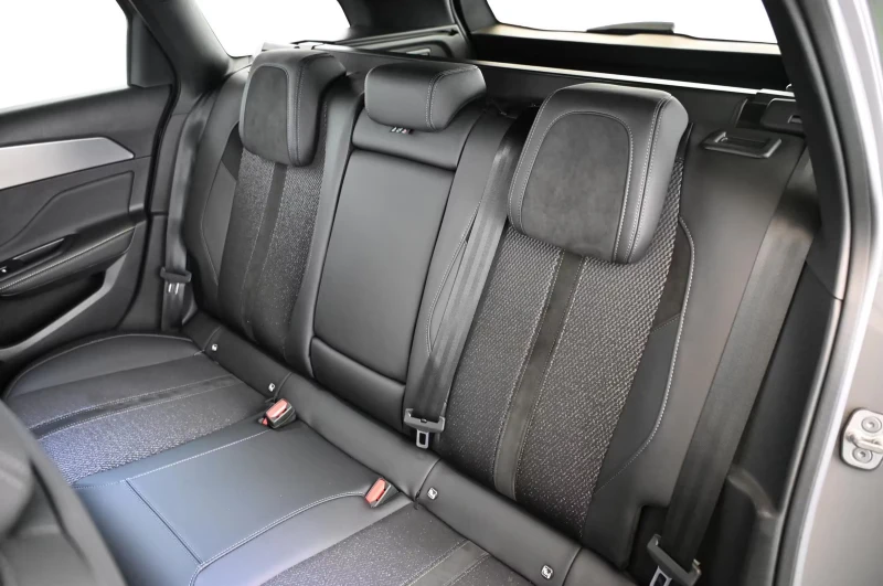 Peugeot 308 PHEV/224HP/GT/MATRIX/FOCAL/360/482g, снимка 15 - Автомобили и джипове - 52157533