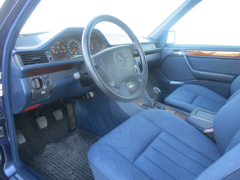 Mercedes-Benz E 200, снимка 8 - Автомобили и джипове - 53599384