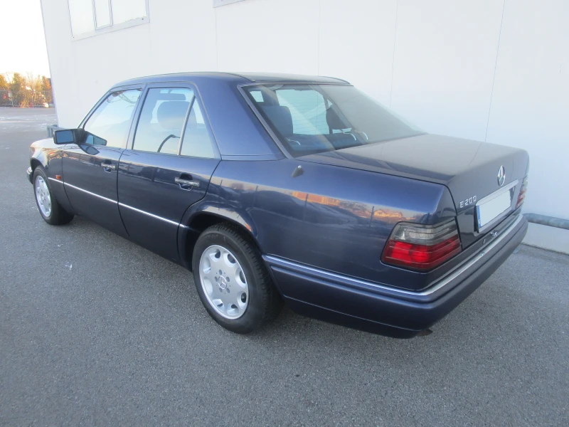 Mercedes-Benz E 200, снимка 2 - Автомобили и джипове - 53599384