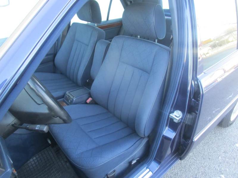 Mercedes-Benz E 200, снимка 9 - Автомобили и джипове - 53599384