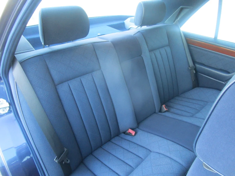 Mercedes-Benz E 200, снимка 13 - Автомобили и джипове - 53599384