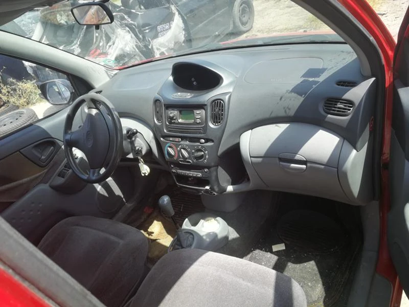 Toyota Yaris 1.0, снимка 4 - Автомобили и джипове - 33676501