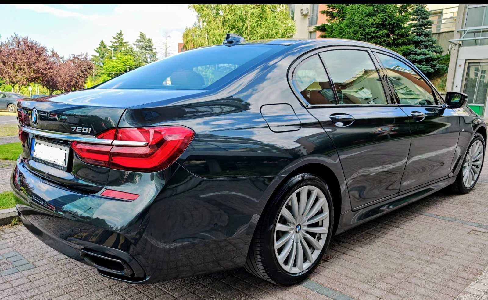 BMW 750  - изображение 9