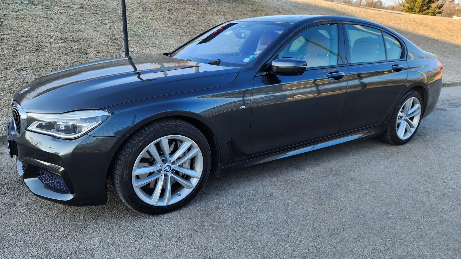 BMW 750  - изображение 6