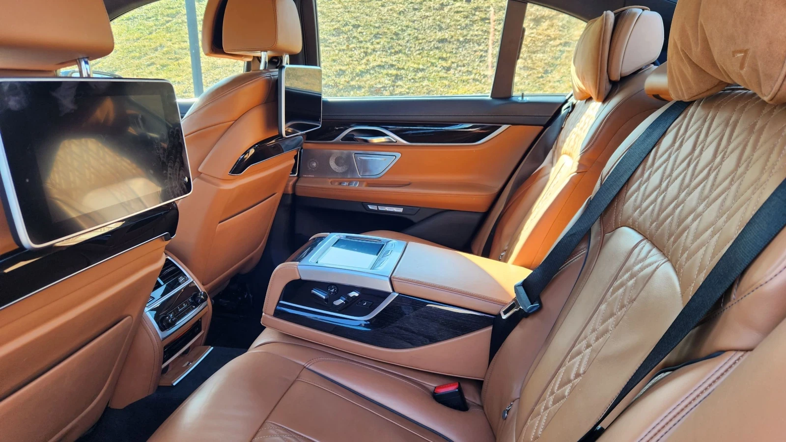 BMW 750  - изображение 2