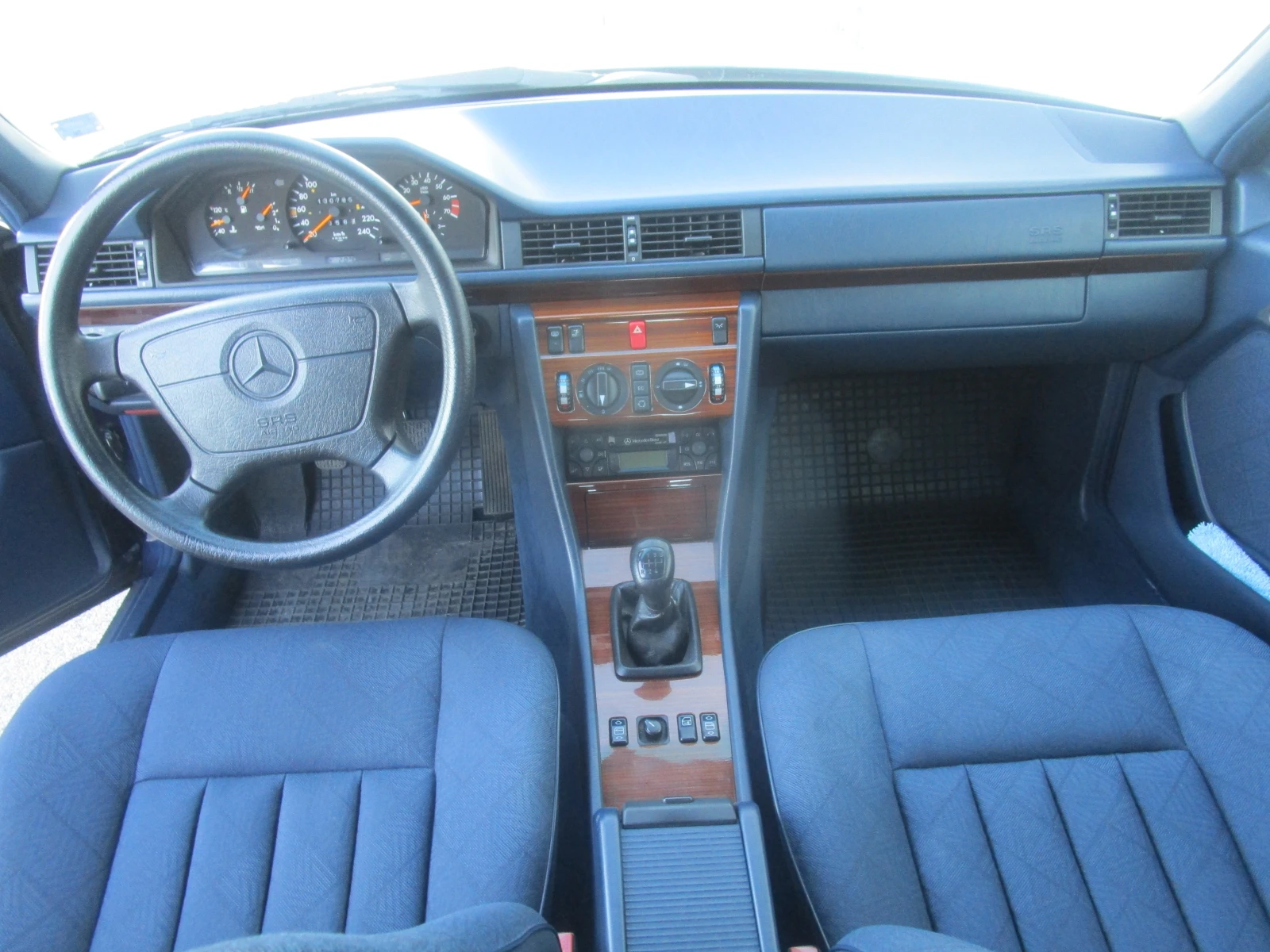 Mercedes-Benz E 200 | Mobile.bg � ����������� 17