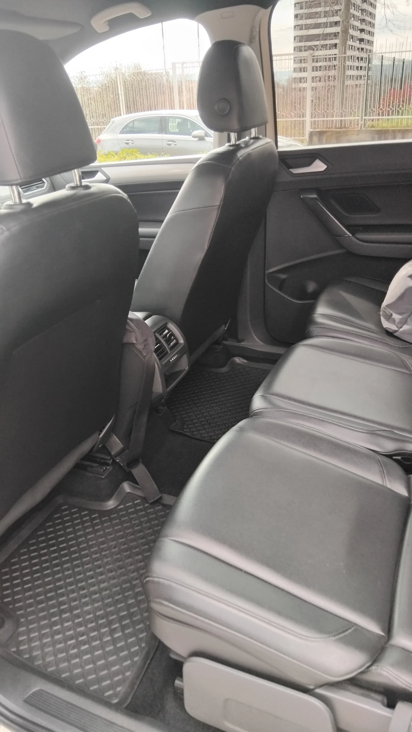 VW Touran, снимка 7 - Автомобили и джипове - 54037916