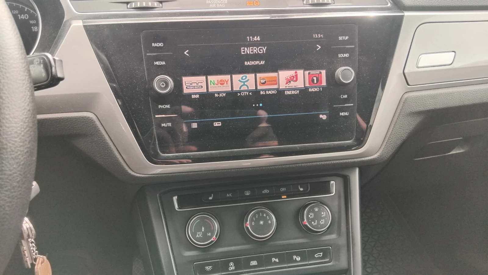 VW Touran, снимка 5 - Автомобили и джипове - 54037916