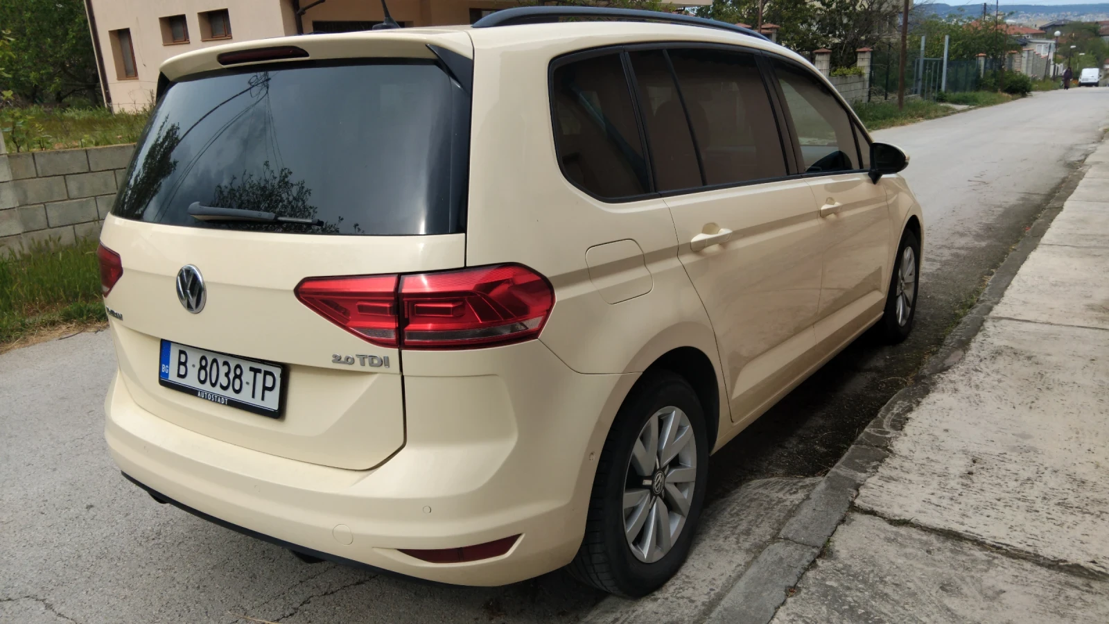 VW Touran, снимка 3 - Автомобили и джипове - 54037916