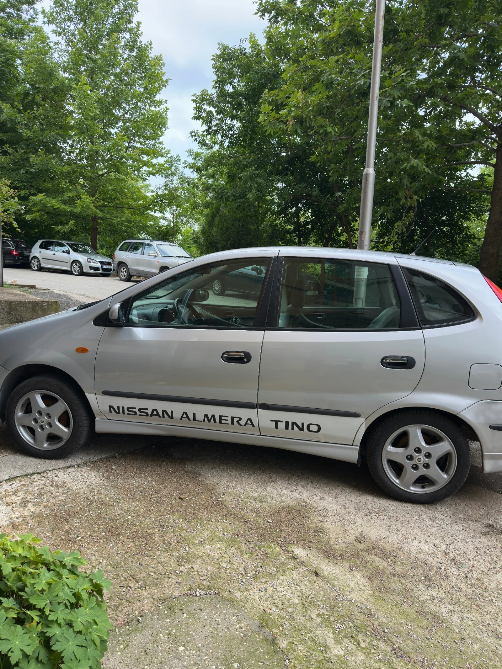 Nissan Almera tino Бензин/газ, снимка 2 - Автомобили и джипове - 55151770