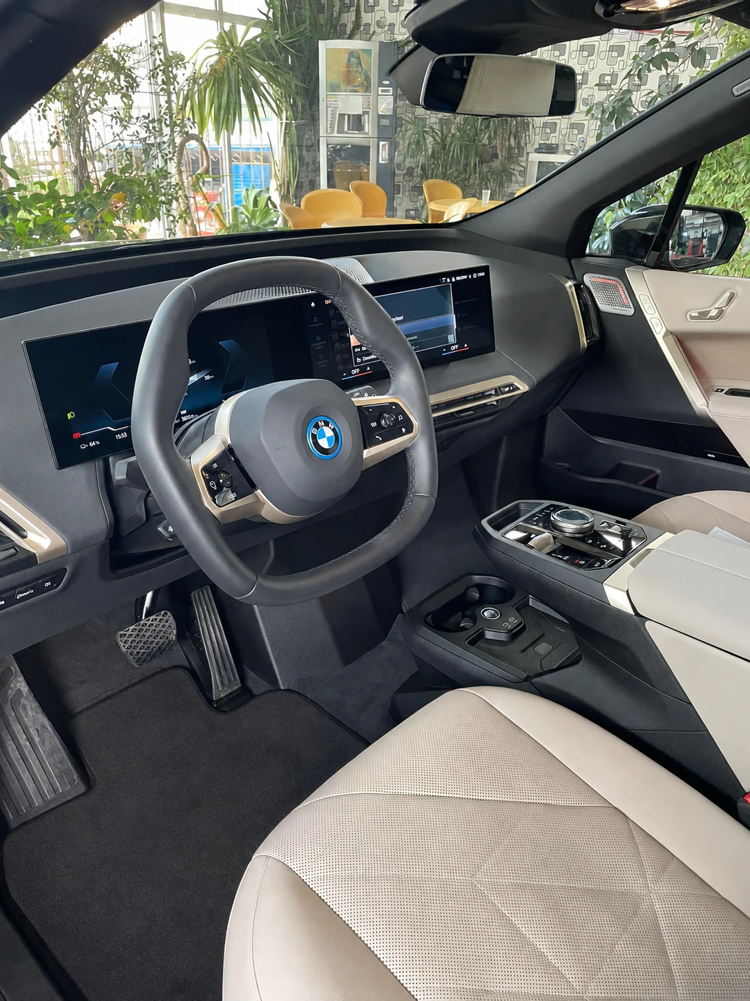BMW iX Head up/Bowers&Wilkins/Skylounge/laser, снимка 3 - Автомобили и джипове - 55874119