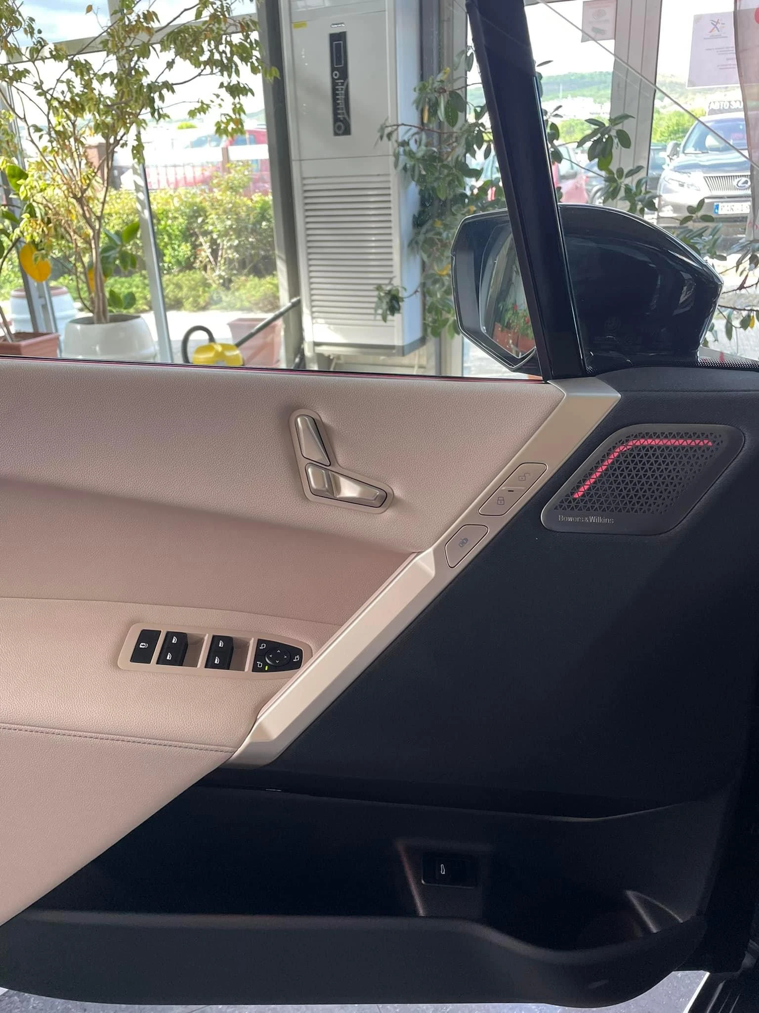 BMW iX Head up/Bowers&Wilkins/Skylounge/laser, снимка 9 - Автомобили и джипове - 55874119