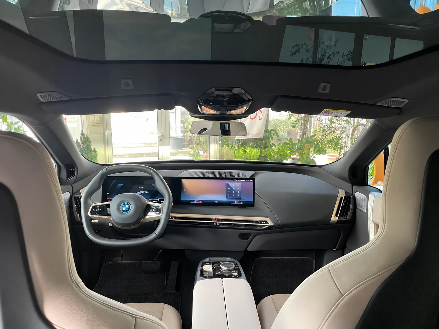 BMW iX Head up/Bowers&Wilkins/Skylounge/laser, снимка 4 - Автомобили и джипове - 55874119
