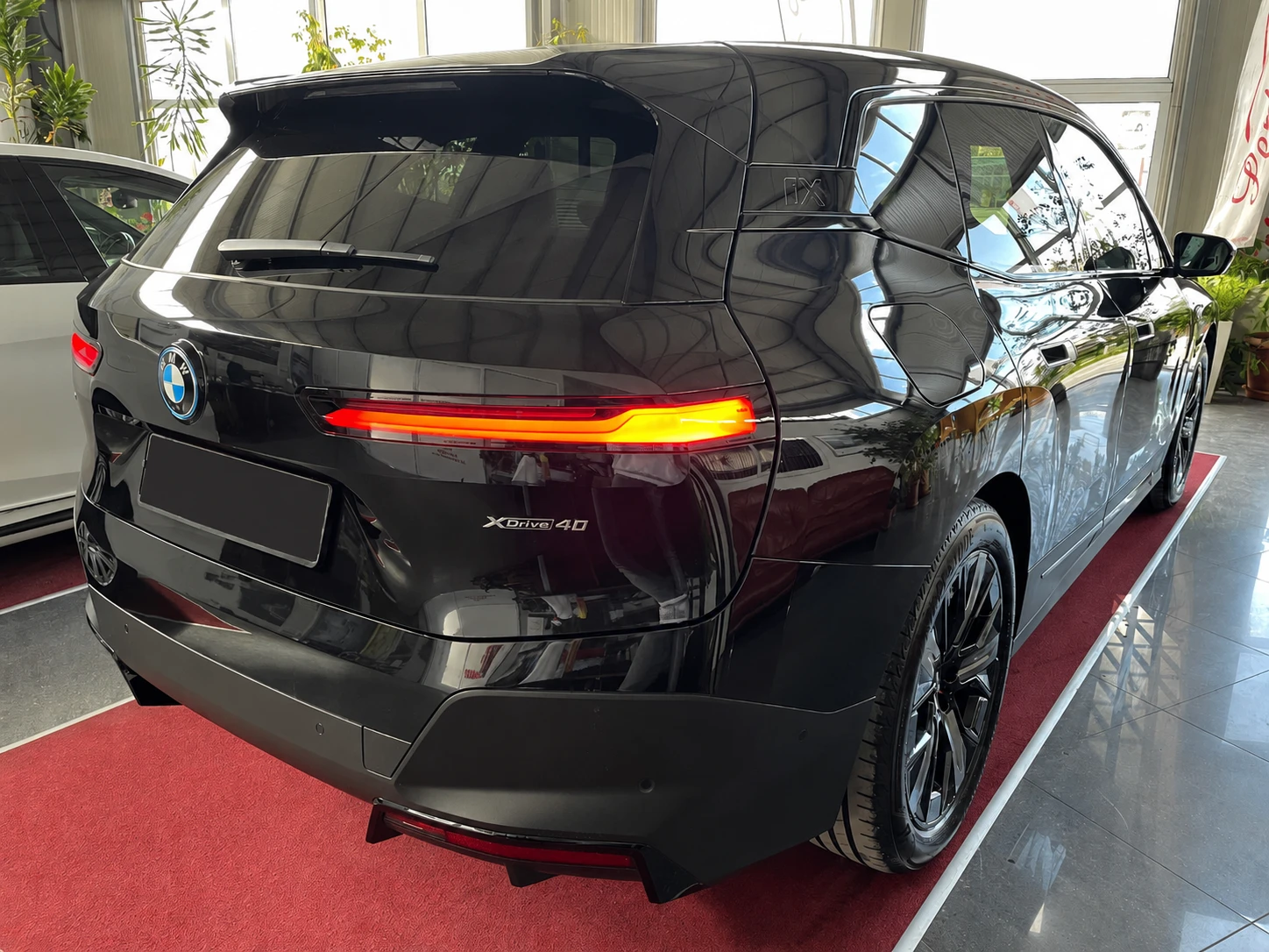 BMW iX Head up/Bowers&Wilkins/Skylounge/laser, снимка 2 - Автомобили и джипове - 55874119