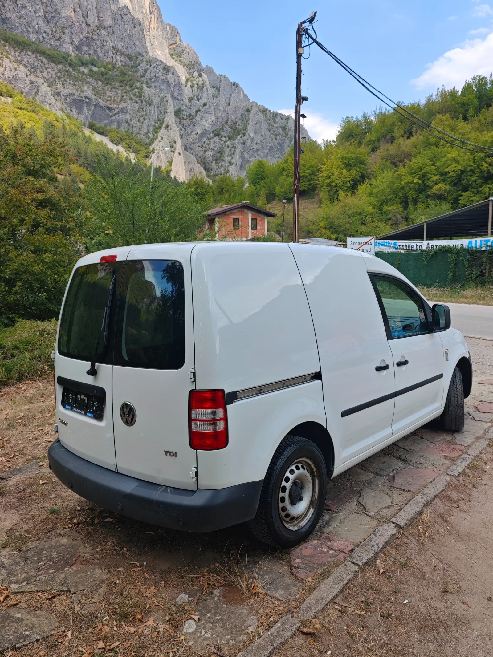 VW Caddy 1.6TDI НОВ ВНОС, снимка 4 - Автомобили и джипове - 55941534