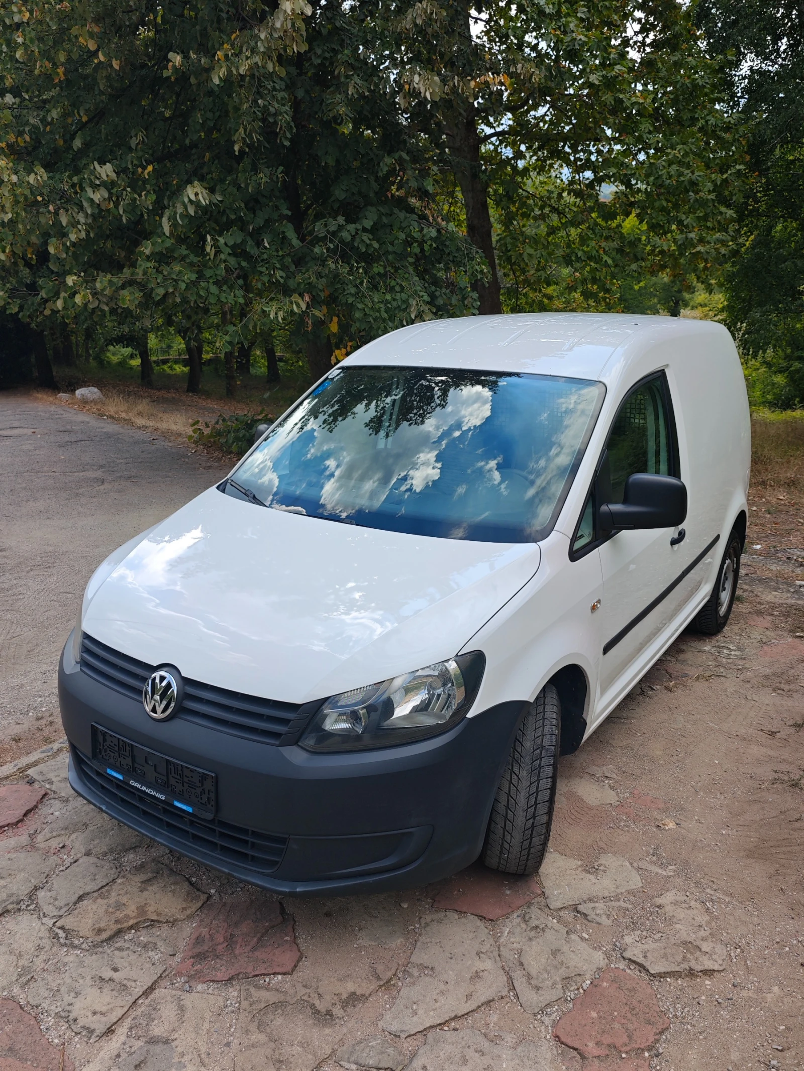 VW Caddy 1.6TDI НОВ ВНОС, снимка 12 - Автомобили и джипове - 55941534
