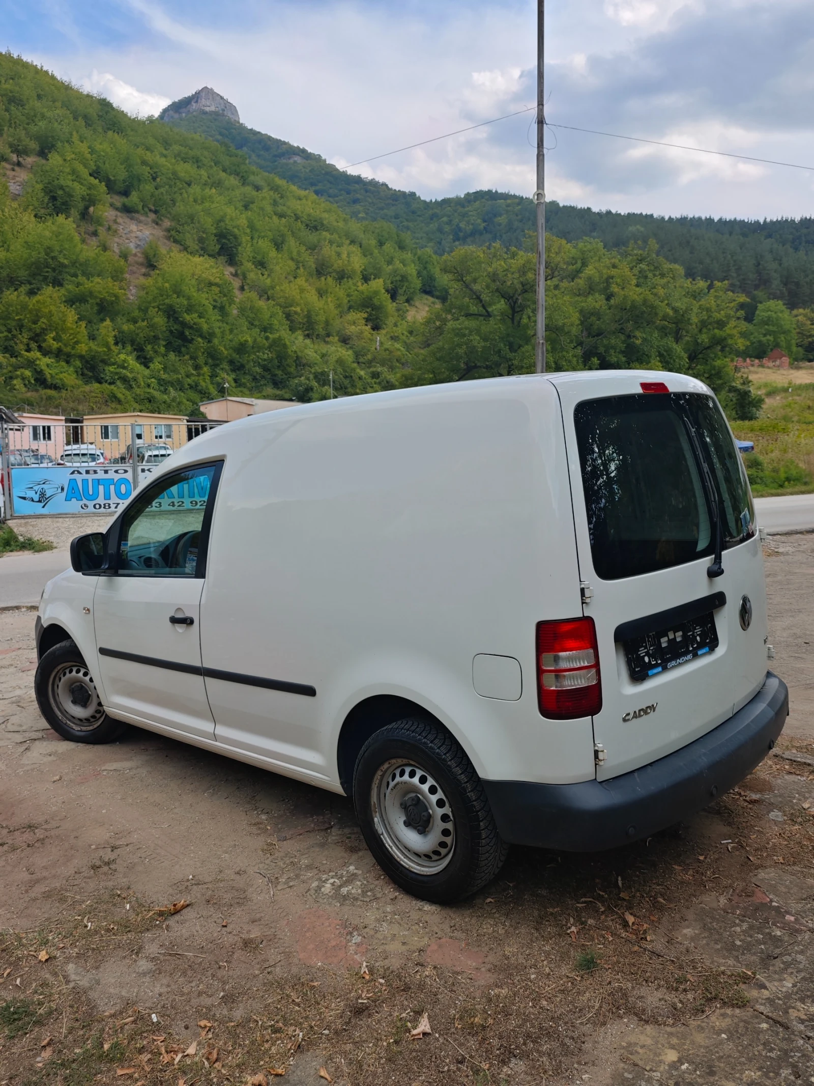 VW Caddy 1.6TDI НОВ ВНОС, снимка 5 - Автомобили и джипове - 55941534