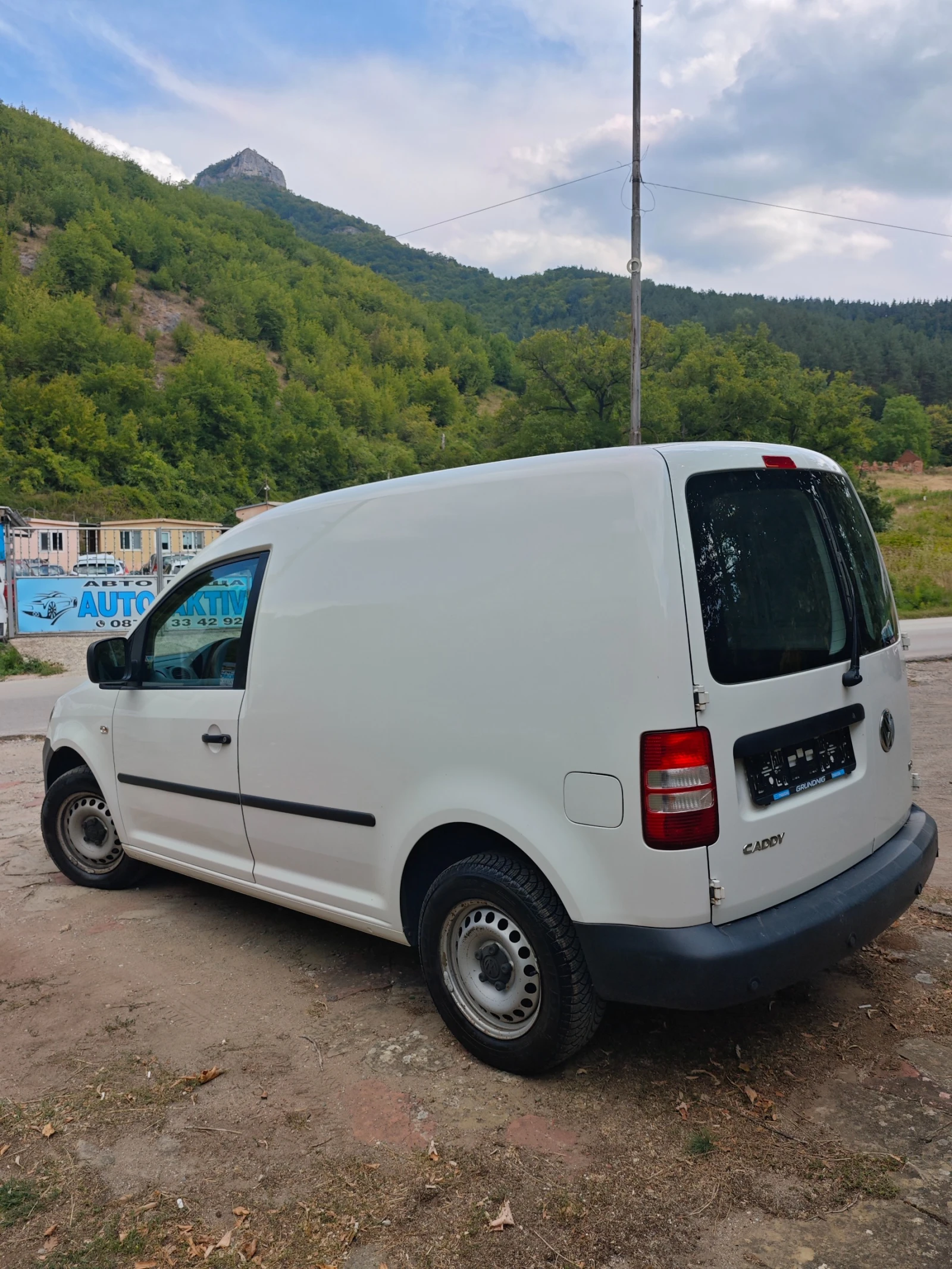 VW Caddy 1.6TDI НОВ ВНОС, снимка 8 - Автомобили и джипове - 55941534