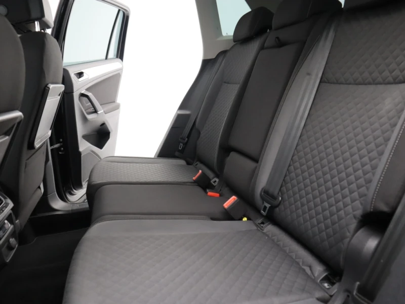 VW Tiguan 2.0TDi / 4Motion / Led / Digital, снимка 11 - Автомобили и джипове - 51193284
