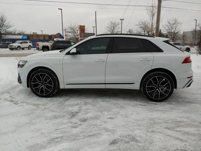 Audi Q8 Technik* B&O* Black optic* 360* Distronic, снимка 2 - Автомобили и джипове - 53442173