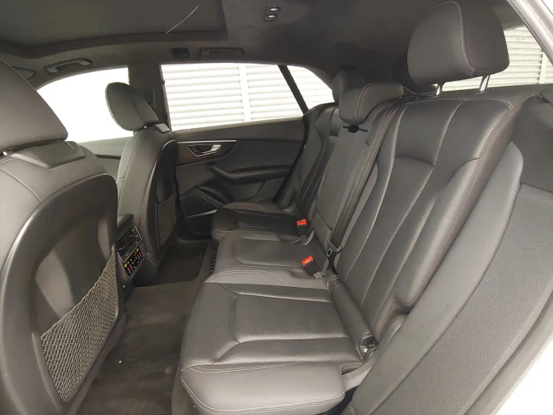 Audi Q8 Technik* B&O* Black optic* 360* Distronic, снимка 11 - Автомобили и джипове - 53442173