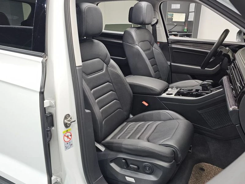 VW Touareg 3.0 DPY Automatic, снимка 9 - Автомобили и джипове - 55730389