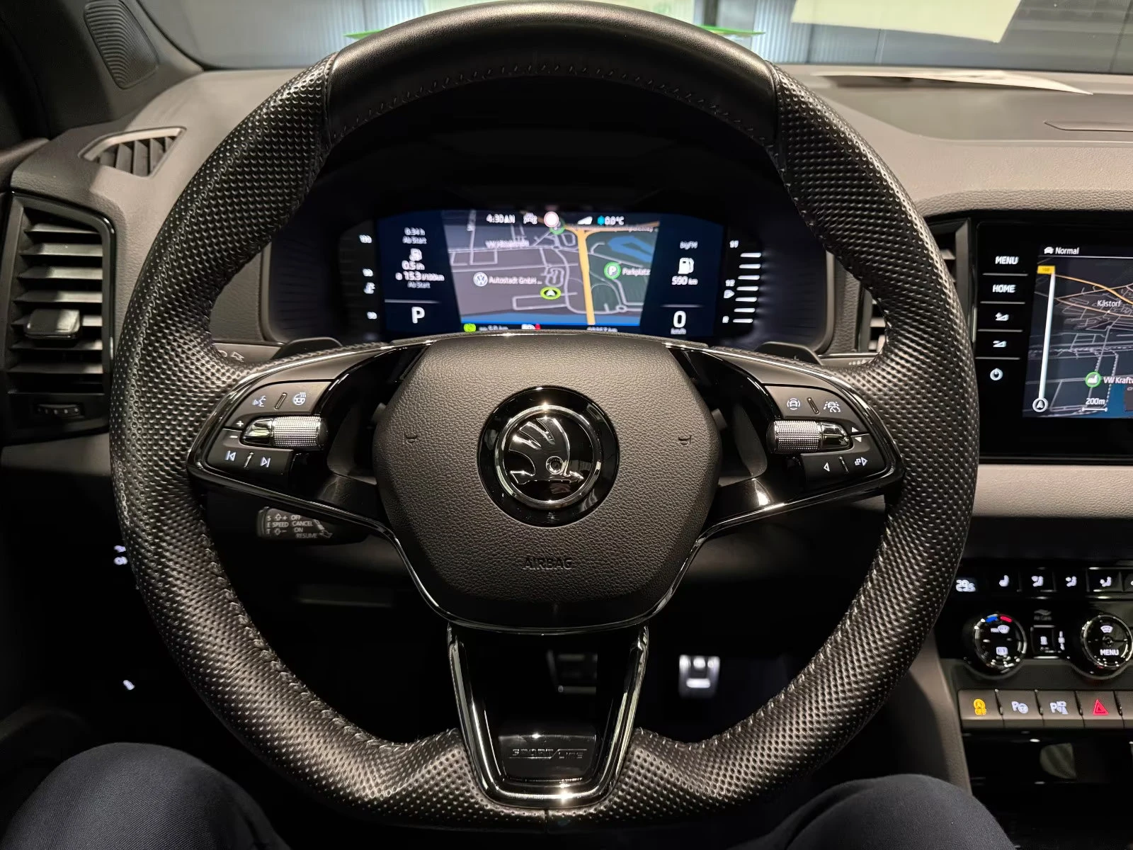 Skoda Karoq 2.0/150HP/SPORT/4X4/PANO/360/AMBI/DIGITAL/ACC/245z | Mobile.bg � ����������� 10