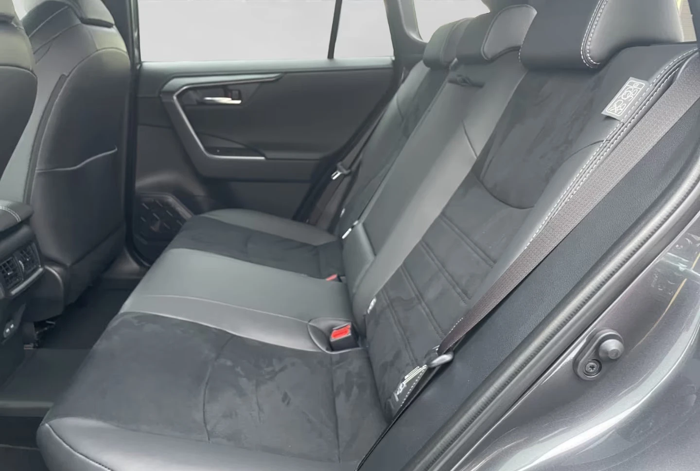 Toyota Rav4 2.5PHEV/306HP/GR-SPORT/4X4/CAM/NAVI/MEMO/JBL/242q | Mobile.bg � ����������� 13