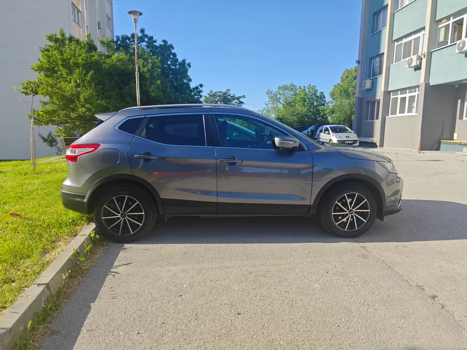 Nissan Qashqai Tekna 4x4, снимка 2 - Автомобили и джипове - 54755016