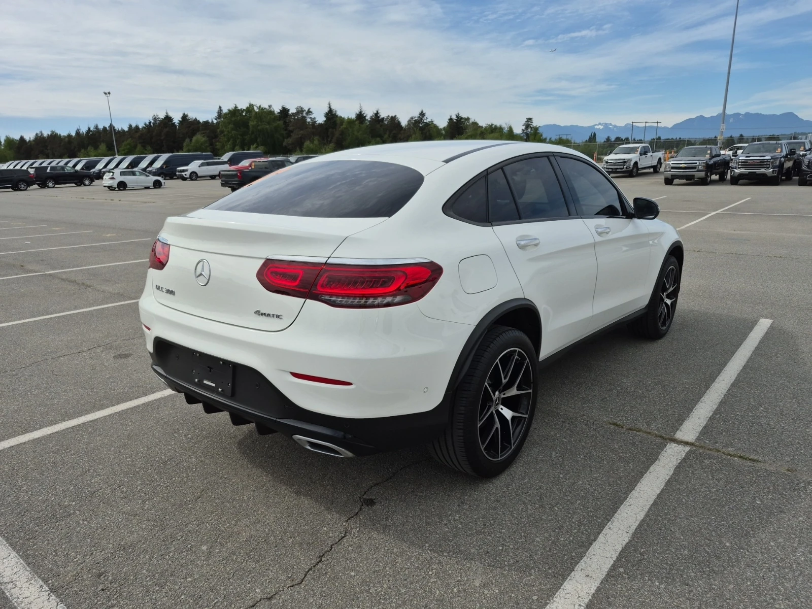 Mercedes-Benz GLC 300 GLC 300 4MATIC Coupe / Автокредит, снимка 4 - Автомобили и джипове - 56248002