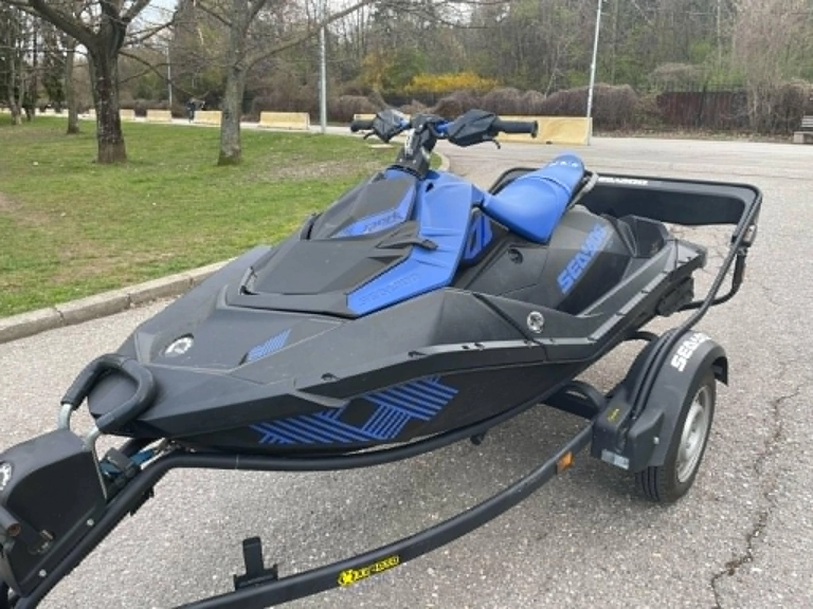 Джет Bombardier Sea Doo SPARK TRIX, снимка 3 - Воден транспорт - 55477500