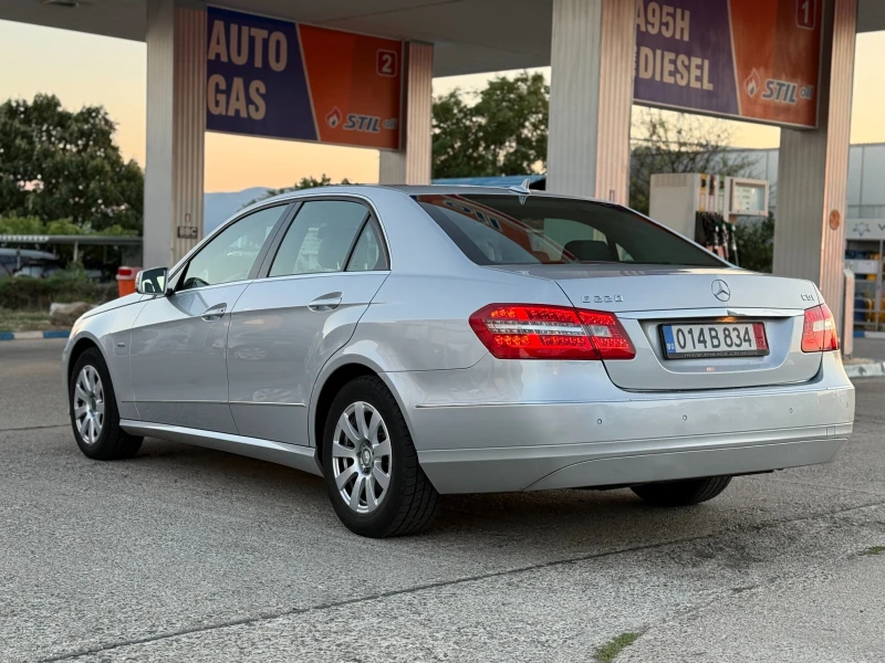 Mercedes-Benz E 220 Avantgarde, снимка 4 - Автомобили и джипове - 51570735