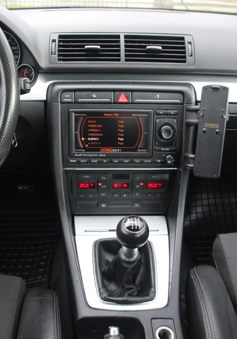 Audi A4 2.0 TDI S-LINE BPW  НОВ ВНОС, снимка 11 - Автомобили и джипове - 52935791