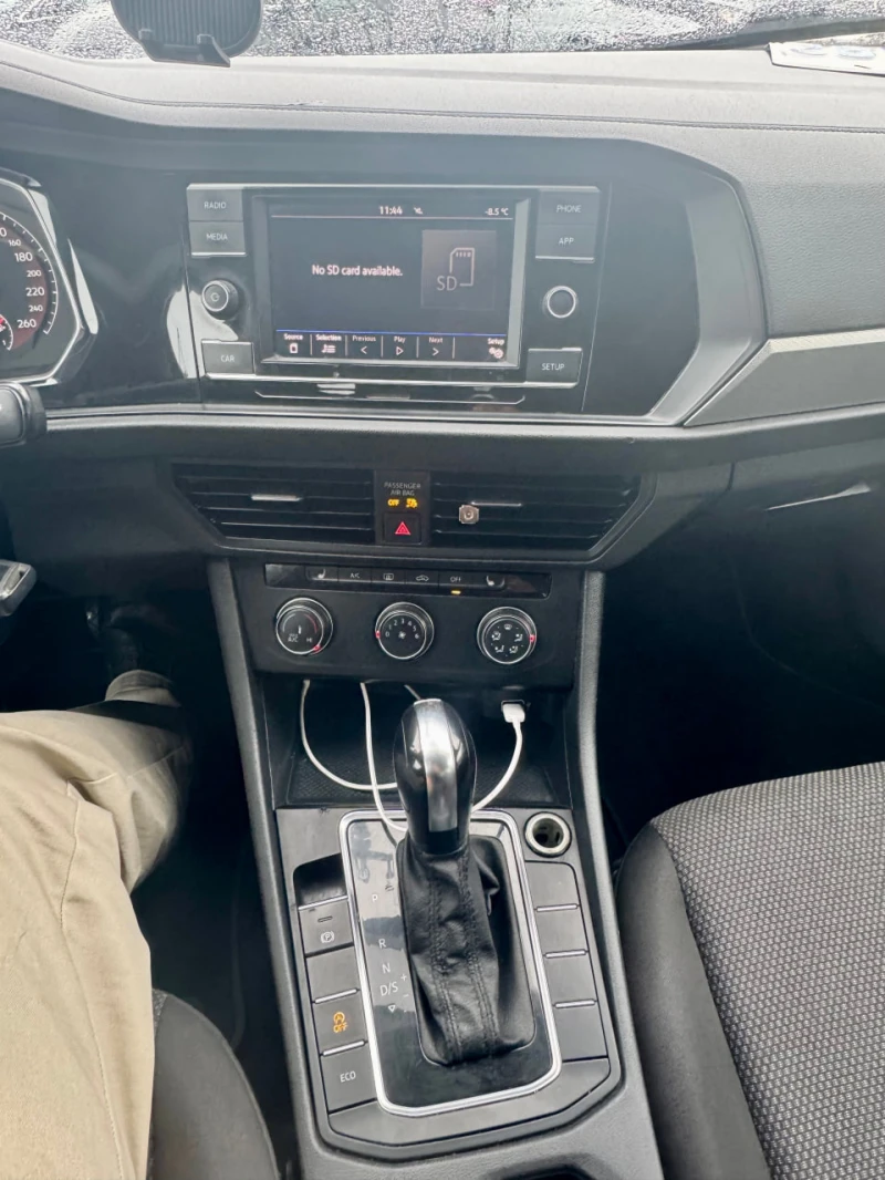 VW Jetta ПОДГРЕВ* PANO* KEYLESS* , снимка 8 - Автомобили и джипове - 53600382