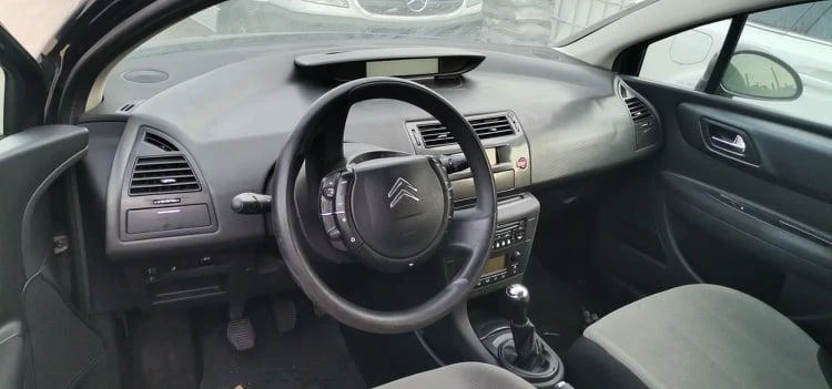 Citroen C4 1.4, снимка 6 - Автомобили и джипове - 41992252