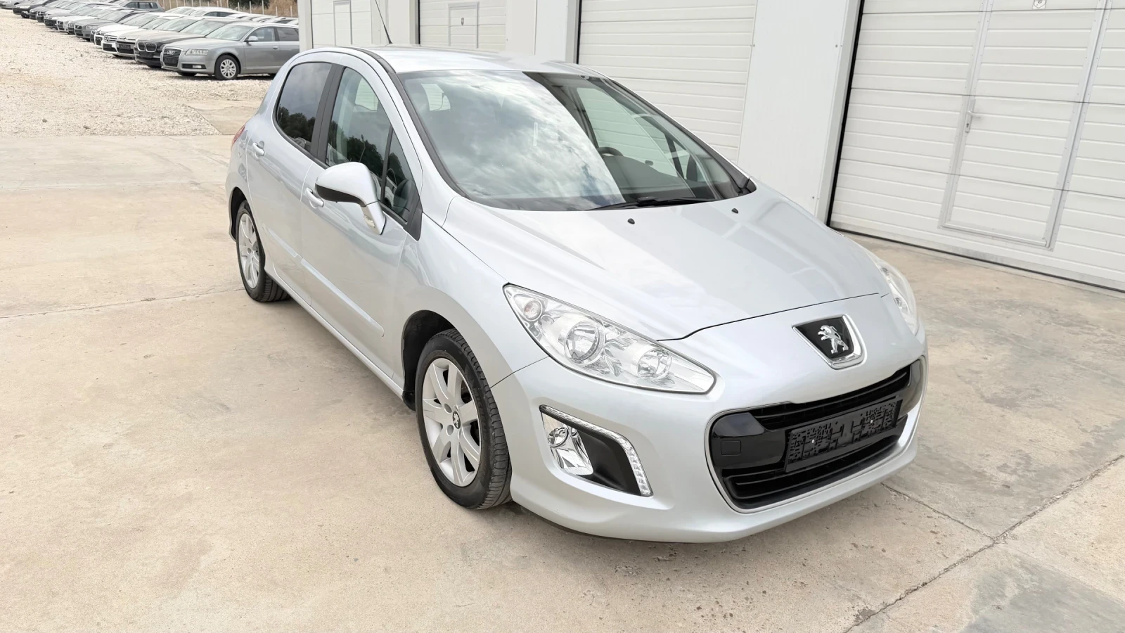 Peugeot 308 1.6i 16v * Facelife* UNIKAT, снимка 12 - Автомобили и джипове - 36928993