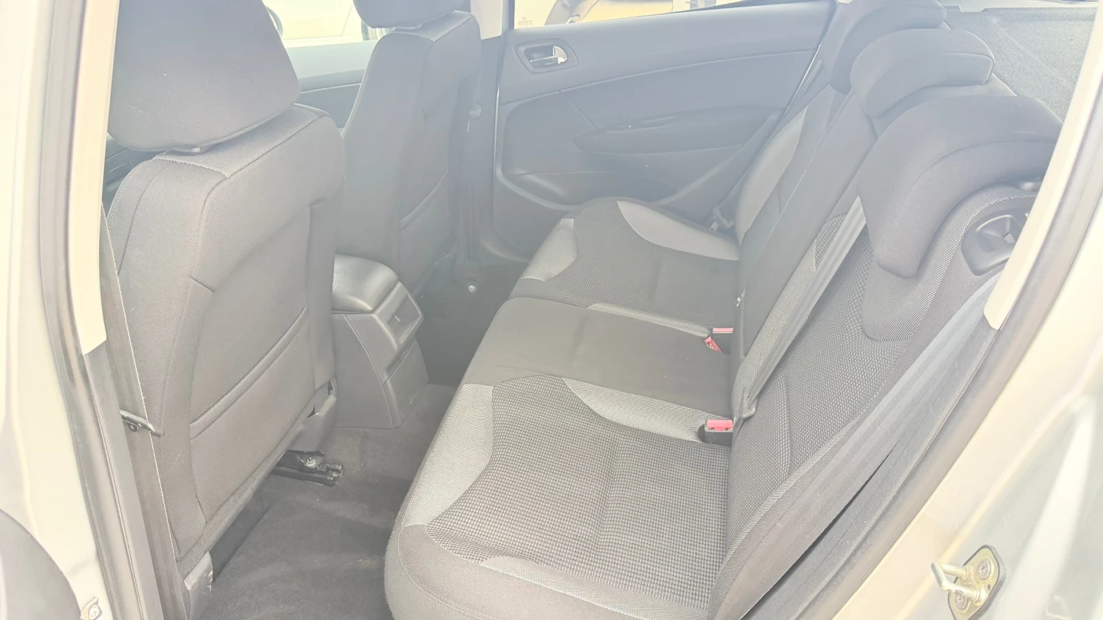 Peugeot 308 1.6i 16v * Facelife* UNIKAT, снимка 8 - Автомобили и джипове - 36928993