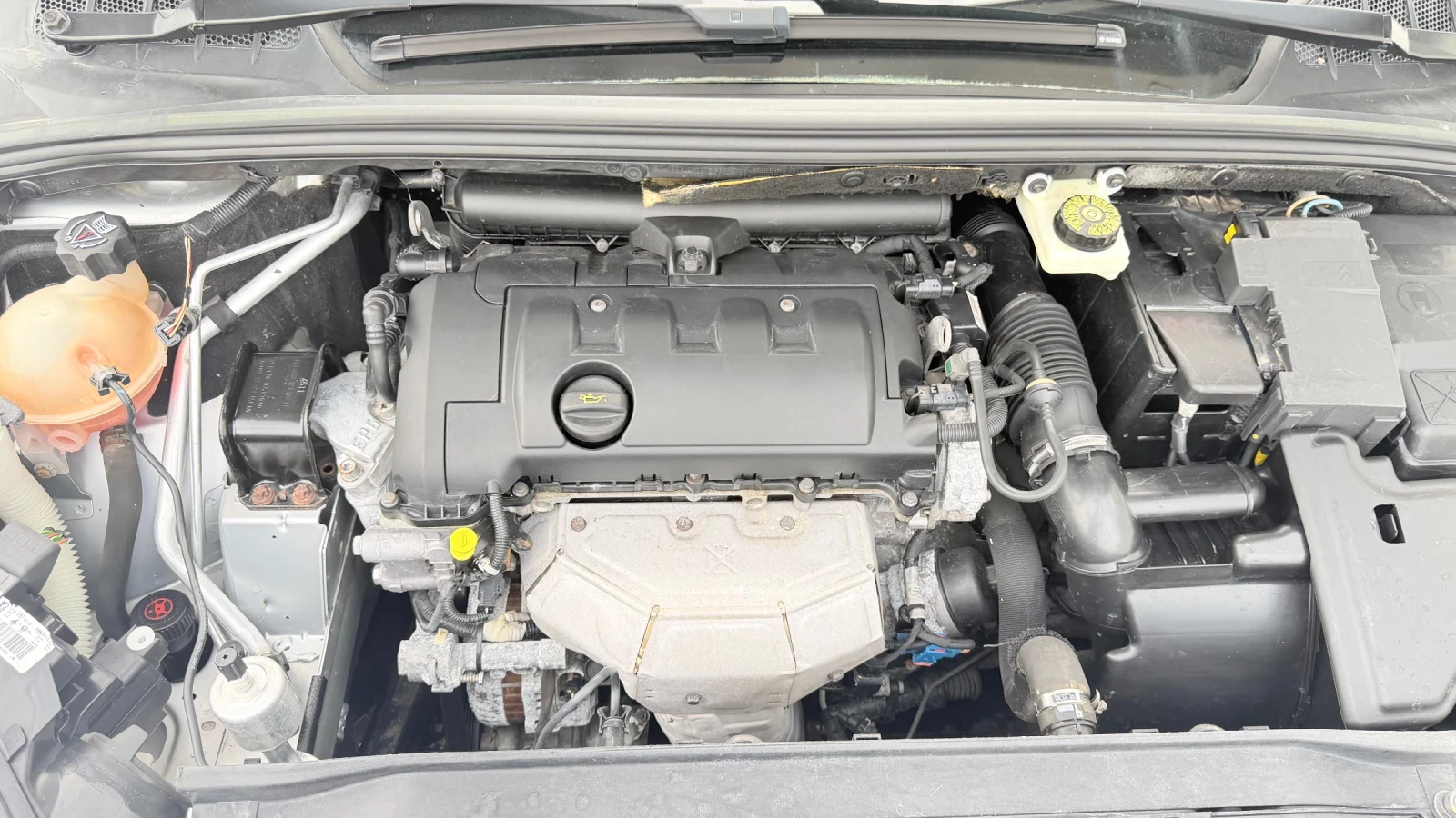 Peugeot 308 1.6i 16v * Facelife* UNIKAT, снимка 17 - Автомобили и джипове - 36928993