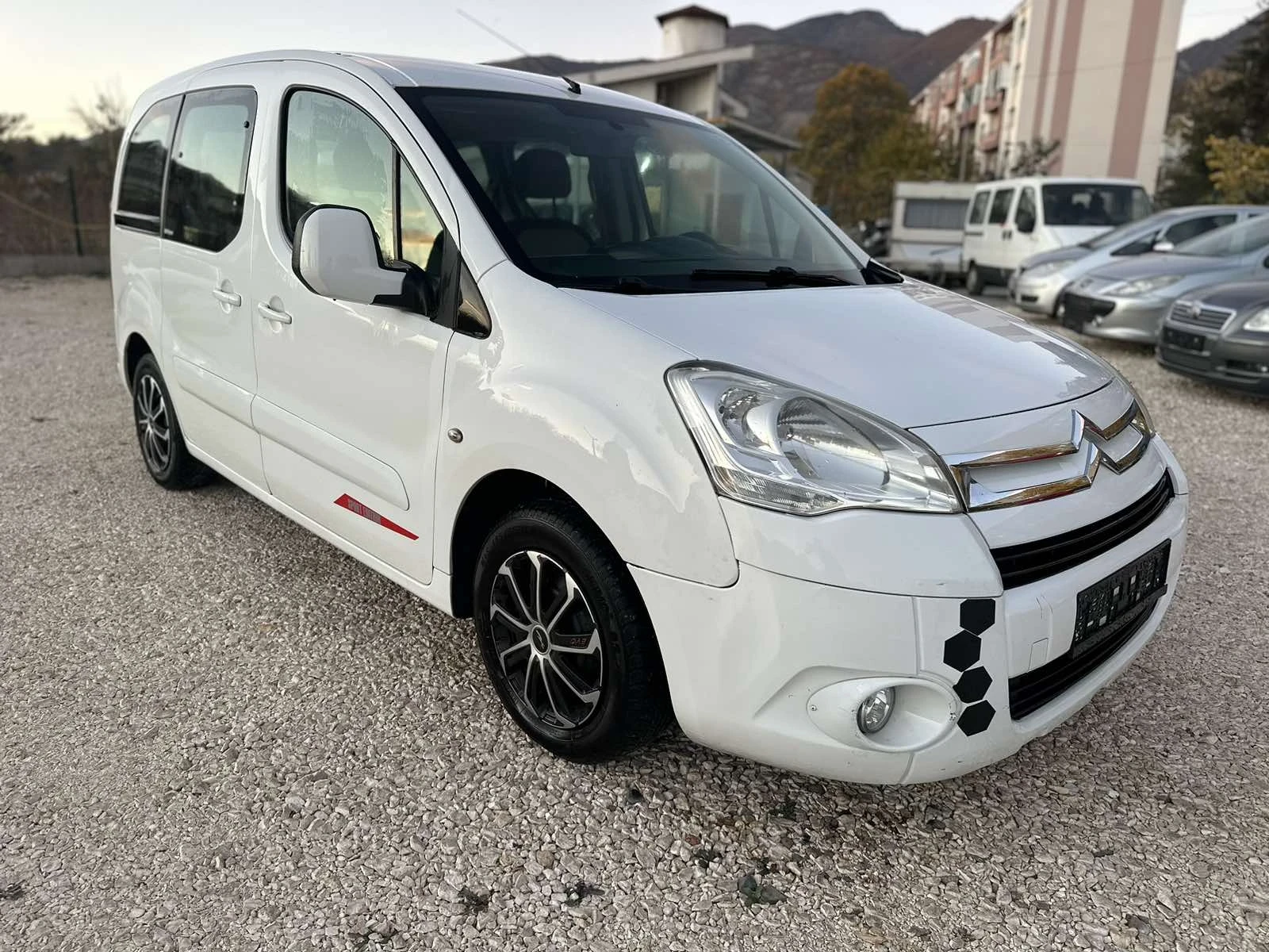 Citroen Berlingo 1.6HDI//90KS//KLIMATIK//2010G - изображение 8