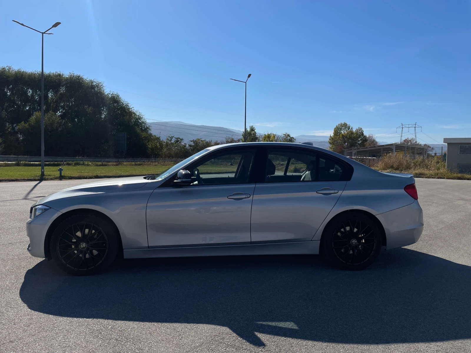 BMW 320 Сменена верига | Carplay | Обслужена преди 300км - изображение 5