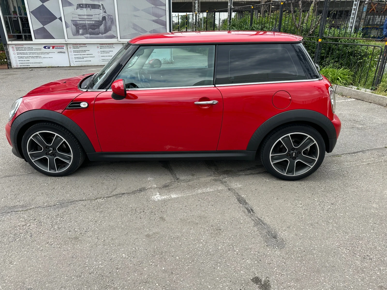Mini Cooper 1.6 бензин 6-скорости 100к.с. - изображение 2
