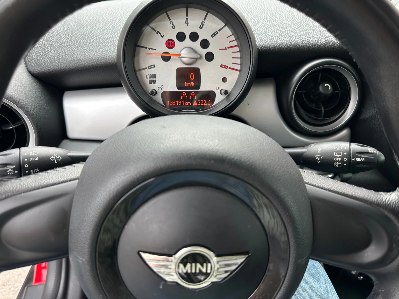 Mini Cooper 1.6 бензин 6-скорости 100к.с. - изображение 10
